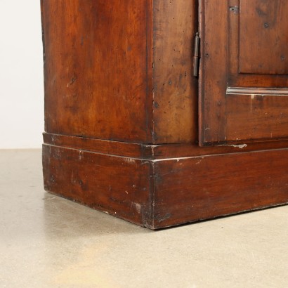 Antiquitäten, Kleiderschrank, Kleiderschrank Antiquitäten, antiker Kleiderschrank, antiker italienischer Kleiderschrank, antiker Kleiderschrank, neoklassizistischer Kleiderschrank, Kleiderschrank aus dem 19. Jahrhundert, Kleiderschrank Carlo X
