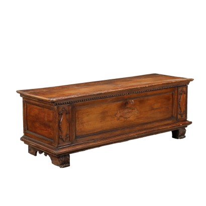 Coffre Ancien Baroque en Noyer du XVIIe-XVIIIe Siècle