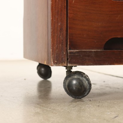 Kleine Kommode mit Rollen Holz Italien 1960er Jahre