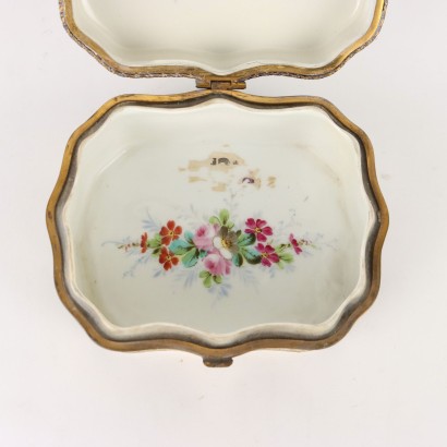 antiquités, céramiques, céramiques antiques, céramiques anciennes, céramiques italiennes anciennes, céramiques anciennes, céramiques néoclassiques, céramiques du XIXe siècle, coffret Château des Tuileries de Sèvres