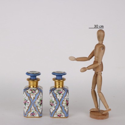 antiquités, céramiques, antiquités en céramique, céramiques anciennes, céramiques italiennes anciennes, céramiques anciennes, céramiques néoclassiques, céramiques du XIXe siècle, Paire de bouteilles en porcelaine