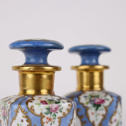 antiquités, céramiques, antiquités en céramique, céramiques anciennes, céramiques italiennes anciennes, céramiques anciennes, céramiques néoclassiques, céramiques du XIXe siècle, Paire de bouteilles en porcelaine