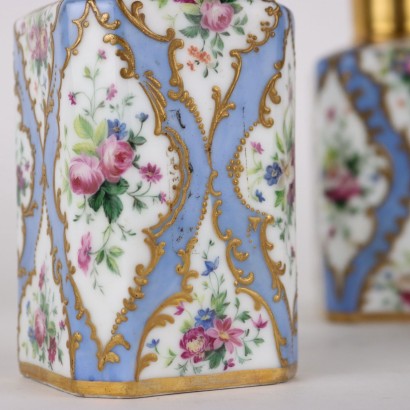 antiquités, céramiques, antiquités en céramique, céramiques anciennes, céramiques italiennes anciennes, céramiques anciennes, céramiques néoclassiques, céramiques du XIXe siècle, Paire de bouteilles en porcelaine