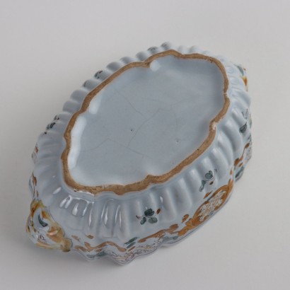 antiquités, céramiques, antiquités en céramique, céramiques anciennes, céramiques italiennes anciennes, céramiques anciennes, céramiques néoclassiques, céramiques du XIXe siècle, Soupière avec assiette en majolique