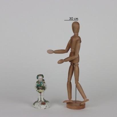 antiquariato, scultura in ceramica, antiquariato scultura in ceramica, scultura in ceramica antica, scultura in ceramica antica italiana, scultura in ceramica di antiquariato, scultura in ceramica neoclassico, scultura in ceramica del 800,Fanciullo con Cesto di Fiori Statuina