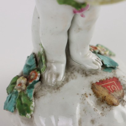 antiquariato, scultura in ceramica, antiquariato scultura in ceramica, scultura in ceramica antica, scultura in ceramica antica italiana, scultura in ceramica di antiquariato, scultura in ceramica neoclassico, scultura in ceramica del 800,Fanciullo con Cesto di Fiori Statuina