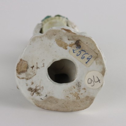 antiquariato, scultura in ceramica, antiquariato scultura in ceramica, scultura in ceramica antica, scultura in ceramica antica italiana, scultura in ceramica di antiquariato, scultura in ceramica neoclassico, scultura in ceramica del 800,Fanciullo con Cesto di Fiori Statuina