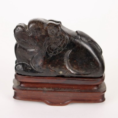 Spinach jade sculpture