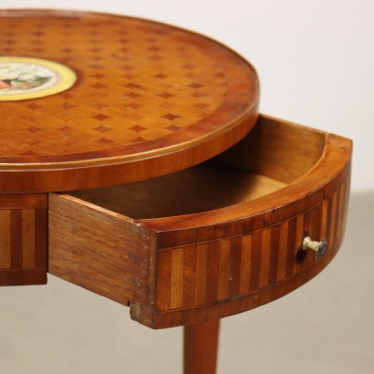Tavolino Rotondo in Stile Neoclassico