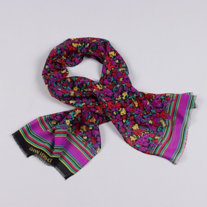 Gianni Versace Seidenschal mit Blumenmuster%,Gianni Versace Seidenschal mit Blumenmuster%,Gianni Versace Seidenschal mit Blumenmuster%