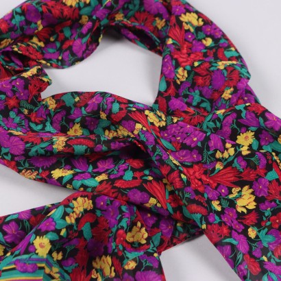 Gianni Versace Seidenschal mit Blumenmuster%,Gianni Versace Seidenschal mit Blumenmuster%,Gianni Versace Seidenschal mit Blumenmuster%