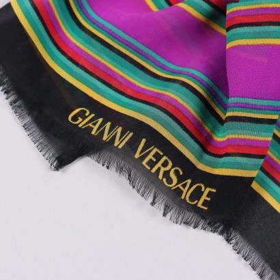 Gianni Versace Seidenschal mit Blumenmuster%,Gianni Versace Seidenschal mit Blumenmuster%,Gianni Versace Seidenschal mit Blumenmuster%