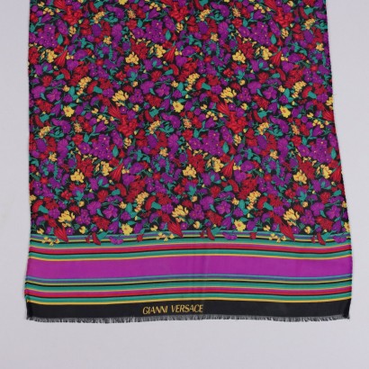 Gianni Versace Seidenschal mit Blumenmuster%,Gianni Versace Seidenschal mit Blumenmuster%,Gianni Versace Seidenschal mit Blumenmuster%