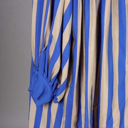 Weiße und blaue Vintage-Jacke