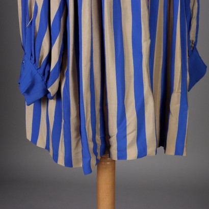 Weiße und blaue Vintage-Jacke