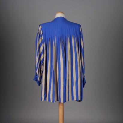 Weiße und blaue Vintage-Jacke