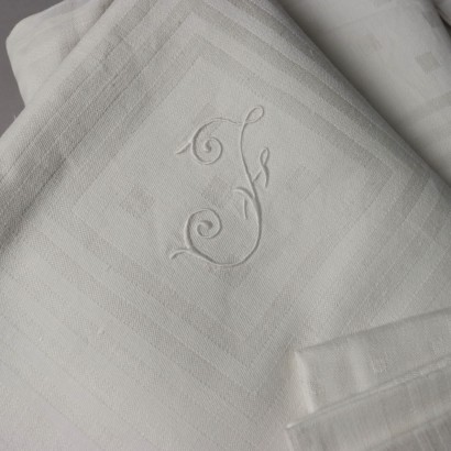 Tablecloth with 12 napkins