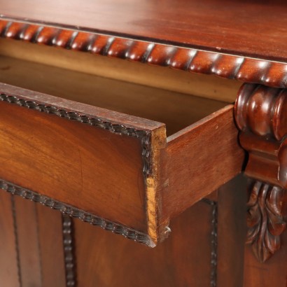Sideboard mit englischem Lift
