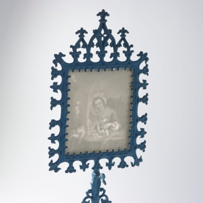 Rahmen im neugotischen Stil mit Bild