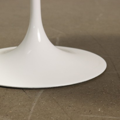 Table Basse dans le Style 'Tulip0apost