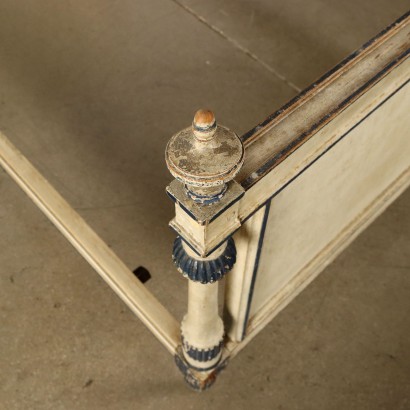 Neoclassical bed