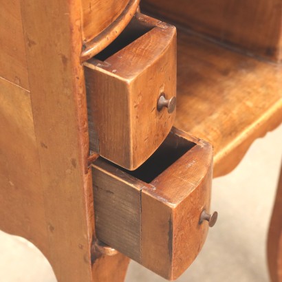 Comodino in Stile Barocchetto in Noce