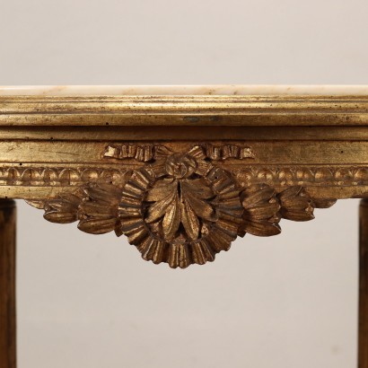Mesa de centro ovalada de estilo neoclásico