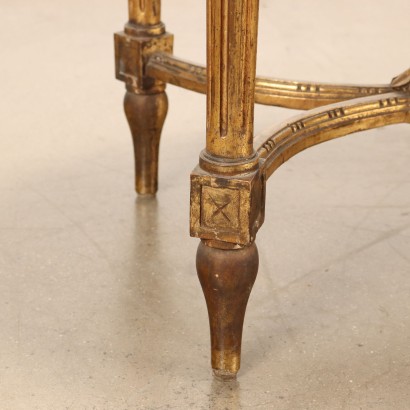 Mesa de centro ovalada de estilo neoclásico