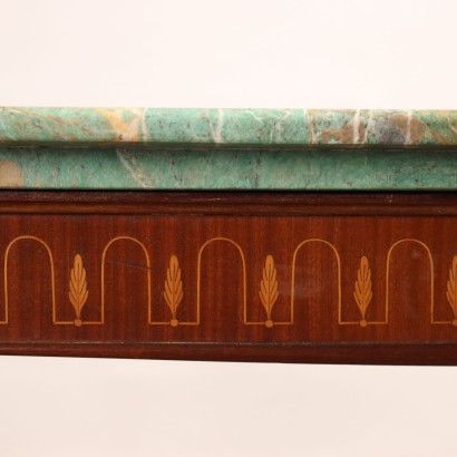 Table de style néoclassique