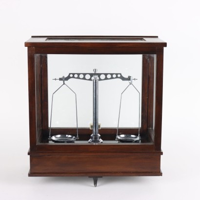 Precision Laboratory Balance in