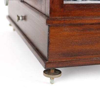 Precision Laboratory Balance in