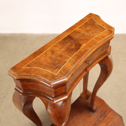 Genouillère néoclassique en noyer, Kneeler en noyer