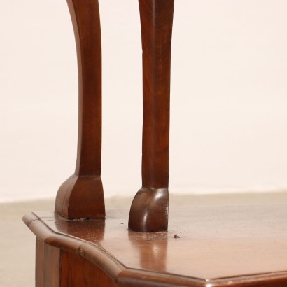 Genouillère néoclassique en noyer, Kneeler en noyer