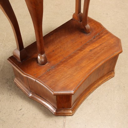 Genouillère néoclassique en noyer, Kneeler en noyer