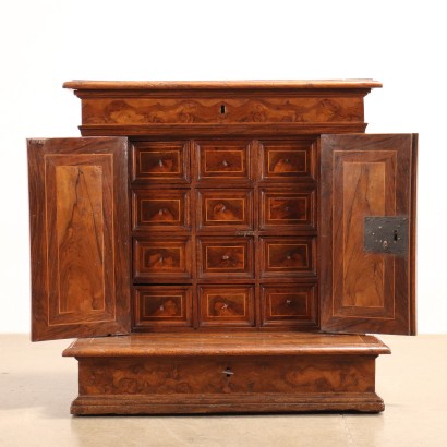 Genouillère-Armoire Antique