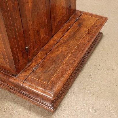 Genouillère-Armoire Antique