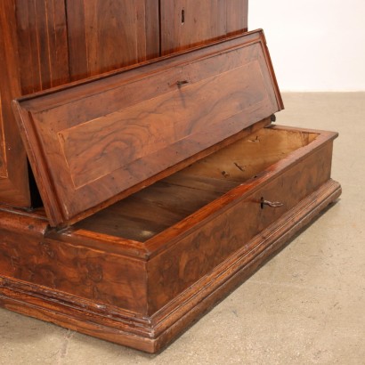 Genouillère-Armoire Antique