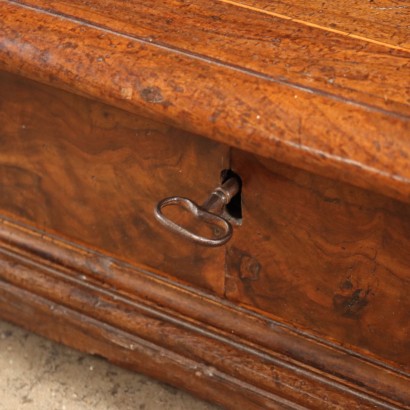 Genouillère-Armoire Antique