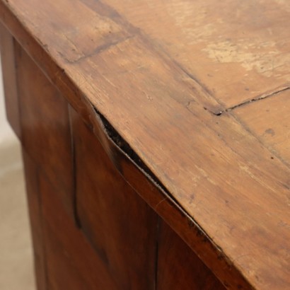 Empire chest of drawers in Walnut