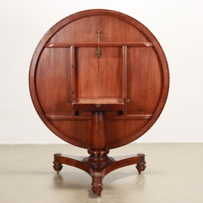 Vela Round Table