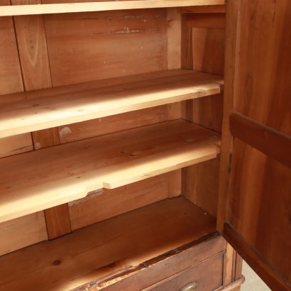 Umbertino-Kleiderschrank in Walnuss