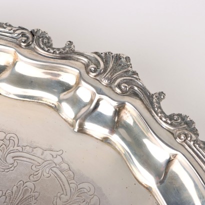 Soporte de plata, bandeja de plata.