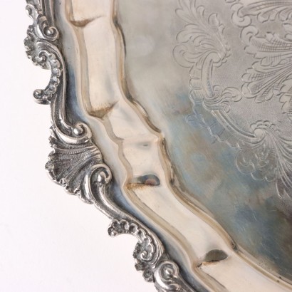 Soporte de plata, bandeja de plata.