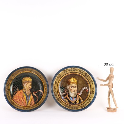 Coppia di Piatti da Parata in Maiolica