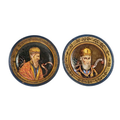 Coppia di Piatti da Parata in Maiolica