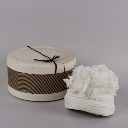 Cappello Vintage con Fiori Bianchi
