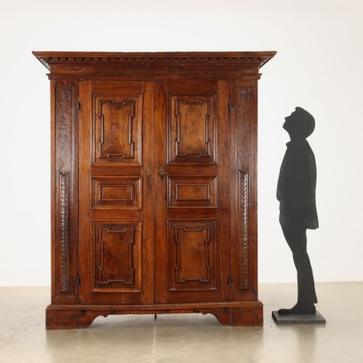 Großer Barock-Kleiderschrank