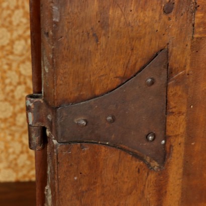 Sideboard mit antiken Türen