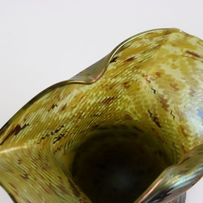 Vase en verre irisé