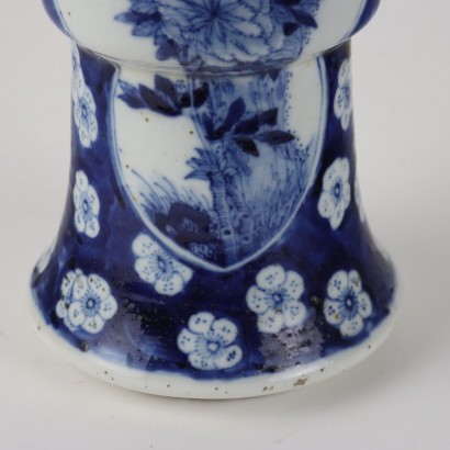 Vaso a Tromba in Porcellana